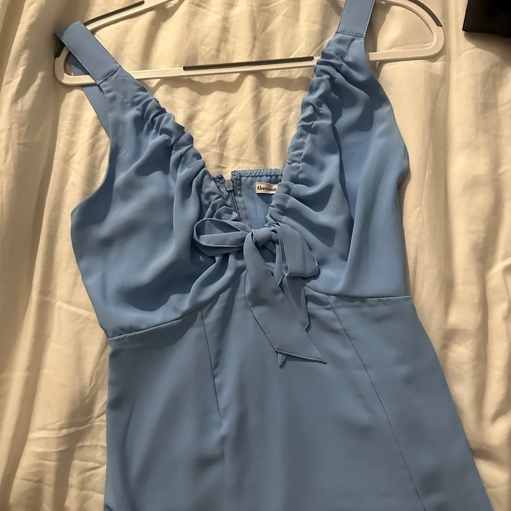 Abercrombie Tie Front Midi Dress in Light Blue - Picture 7 of 7
